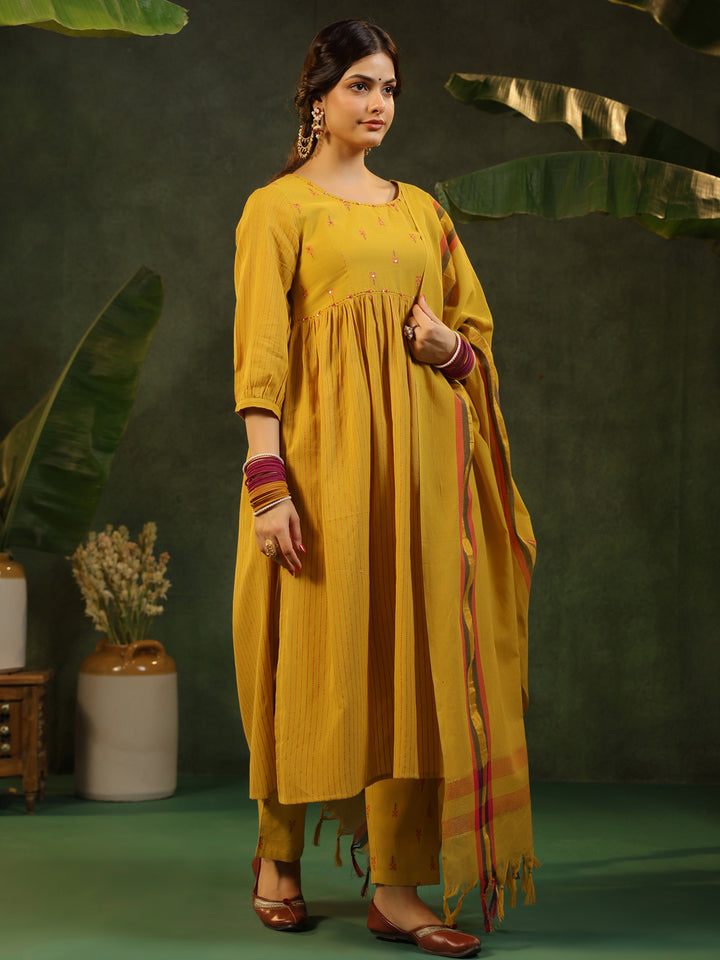 Peetika - Yellow Handloom suit set
