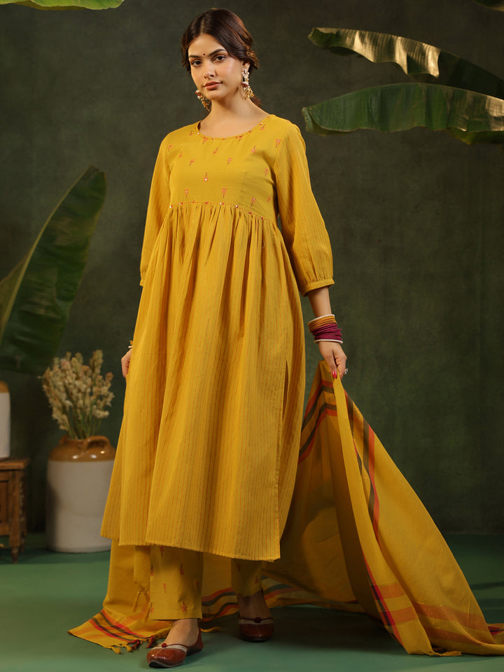 Peetika - Yellow Handloom suit set