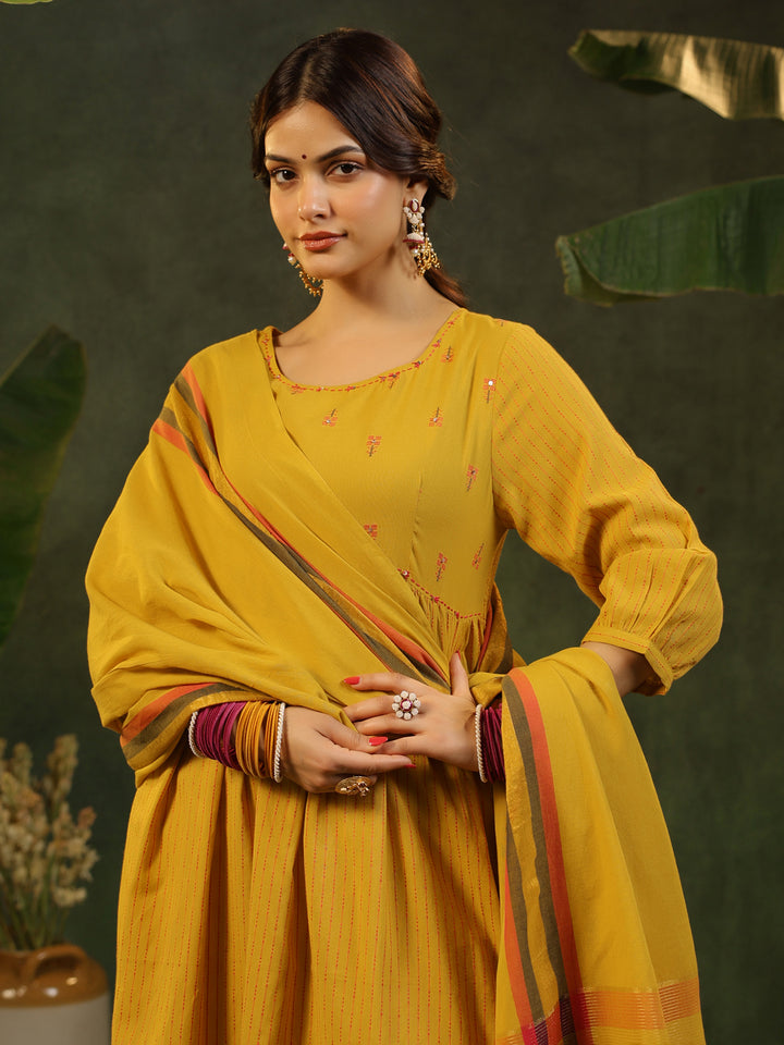 Peetika - Yellow Handloom suit set