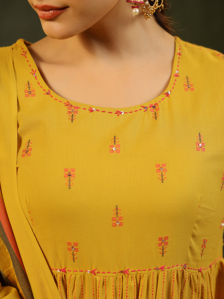 Peetika - Yellow Handloom suit set
